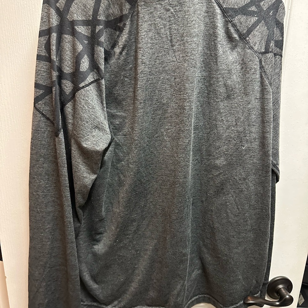 Tahari womens Gray Quarter-Zip with Geometric Design size XL/ pre owned B125 - Picture 3 of 4